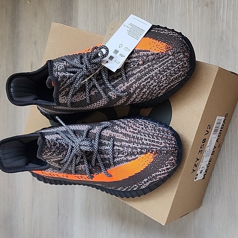 Yeezy Boost NWT 350 V2 Size 8.5
